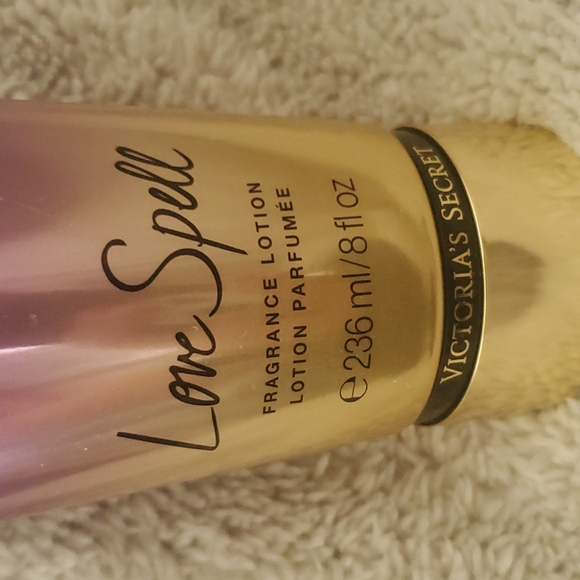 Victoria Secret Love Spell Lotion - Picture 2 of 5